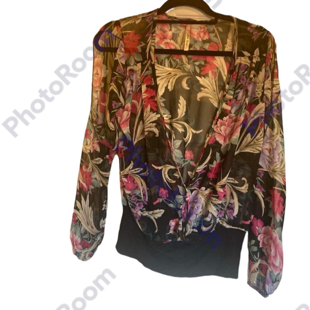 Dulce Carola Floral Shear Cold Shoulder Top Size Medium